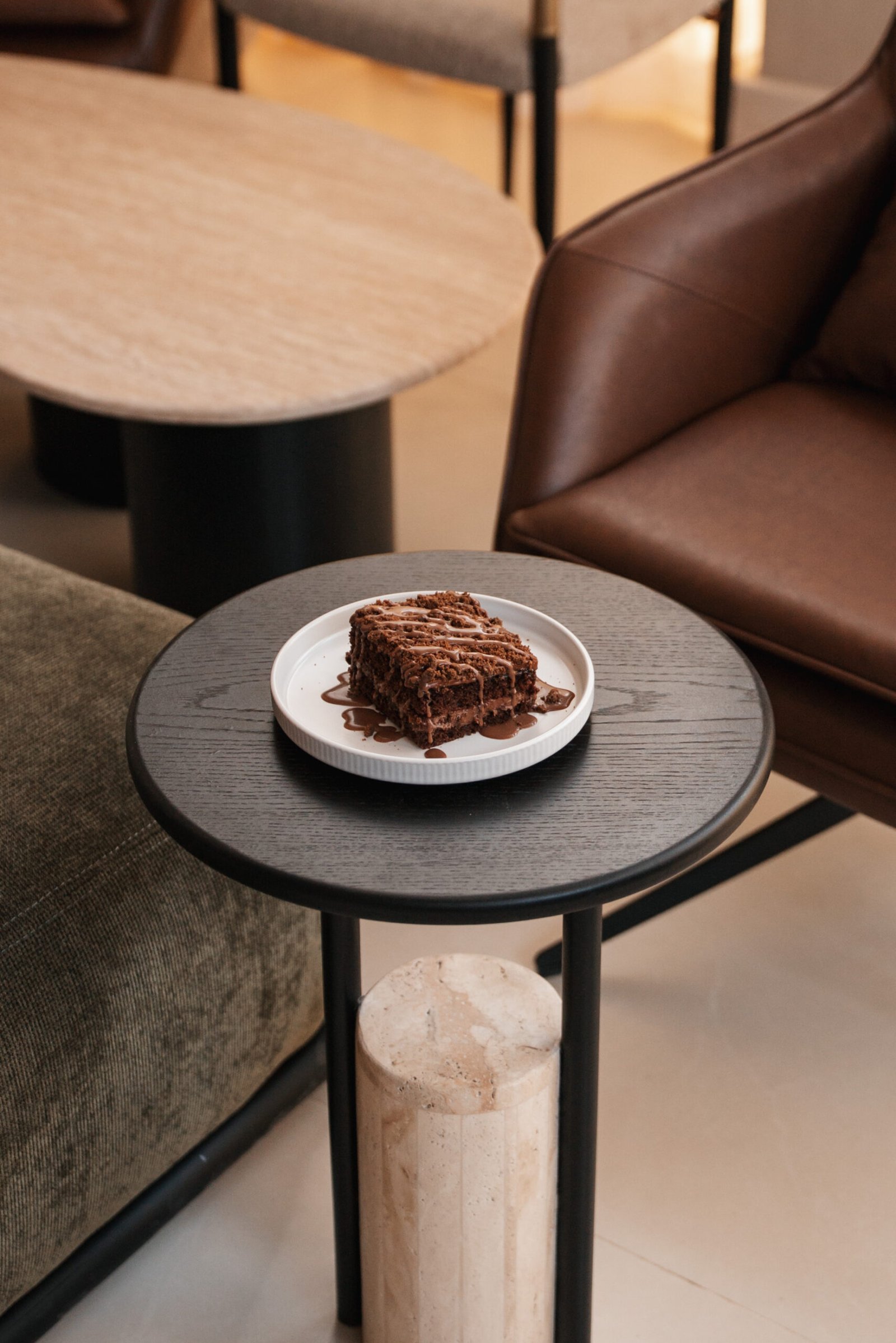 CRUNCHY CHOCOLATE CAKE